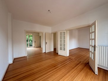 THIONVILLE ? Secteur recherché entre le Lycée Charlemagne et l'École Victor Hugo. Spacieux duplex de 124 m² situé au sein d'une petite copropriété de caractère des années 1930 composée de seulement deux logements.
Il offre une belle triple pièce de vie lumineuse avec parquet ancien et accès à deux balcons, une cuisine équipée, une entrée avec placards et un WC séparé.
À l'étage, vous trouverez trois chambres, une salle de bains avec baignoire et fenêtre ainsi qu'un second WC indépendant.
Les combles aménageables offrent un beau potentiel d'agrandissement selon vos envies.
En complément : deux caves dont une lingerie, un grand garage.
Les informations sur les risques auxquels ce bien est exposé sont disponibles sur le site Géorisques : www.georisques.gouv.fr » 
Contacts :
K.Karas : 06 08 31 19 87
K. Moriceau : 06 75 66 99 25