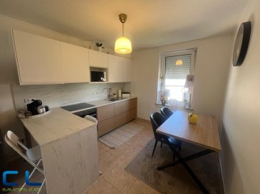 Bel appartement rénové situé dans un petit immeuble de 3 unités. Lumineux et bien agencé, ce bien offre un cadre de vie agréable et confortable.

L'appartement se compose d'une nouvelle cuisine équipée ouverte sur le salon, de deux chambres à coucher, d'une salle de bains, d'une cave ainsi que d'un grenier, jardin commun  à l'arriéré de la résidence. 
Il n'y a pas de travaux de copropriété, le toit et la façade ont été refaits.

Idéalement situé, à proximité immédiate d'une école primaire, de la gare et des arrêts de bus, il bénéficie d'un emplacement stratégique à seulement deux minutes du site de Belval. Le quartier de Belval offre de nombreuses infrastructures modernes : centre commercial, restaurants, espaces de loisirs, université, salles de sport et accès rapide aux grands axes autoroutiers.

Pour toute demande de visite ou informations complémentaires, n'hésitez pas à nous contacter au 265341 ou directement notre agent Mme VAZ au 621 283 844 ou par mail au
 lisa.vaz@cl-immo.lu
Les frais d'agence sont inclus dans le prix de vente et sont à charge du vendeur.
