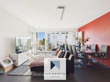 Situé à Walferdange (9, Millewee), au premier étage d'une résidence datant de 2010 cet appartement d'une surface habitable de ± 85 m² se compose comme suit :

Au premier étage une entrée de 9 m2 dessert l'espace ouvert, composé d'un séjour salon/salle à manger avec une cuisine équipée, ouverte de ± 38 m², donnant un accès à une terrasse de ± 10 m², orientée au sud.

Le couloir dessert également deux chambres de ± 15 m² chacune, une salle de bains de 6 m2 (douche, baignoire, lavabo, wc) ainsi qu'un wc séparé de ± 2 m².

Au sous-sol un emplacement de parking privé de ± 12 m² ainsi qu'une cave de 6 m² complètent l'offre.

Visite virtuelle sur demande. 

Détails complémentaires :

Construction 2010,
Très bon état,
CPE D-C,
Ascenseur,
Belle cuisine ouverte avec un îlot,
Terrasse de ± 10 m²,
Orientation sud,
Charges 390 euros/mois,
Chaudière au gaz, radiateurs,
Fenêtres châssis PVC, double vitrage, volets électriques et manuels,
Pidal à 5 min. à pied,
Delhaize à 5 min. à pied,
Arrêt de bus à 50 m.

Veuillez contacter Katia Gravière au 661 33 29 82 ou katia@vanmaurits.lu