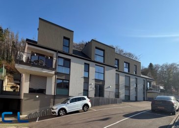 Superbe appartement récent avec balcon ? Cadre verdoyant et calme absolu !

Découvrez ce magnifique appartement situé au 1er étage d'une résidence moderne construite en 2021, parfaitement entretenue et aux finitions soignées.

Situé à Waldbredimus, dans la commune de Bous, vous profitez d'un environnement paisible et verdoyant tout en restant à seulement 15?20 minutes de Luxembourg-Ville, de l'aéroport de Findel, ainsi que des pôles économiques de Kirchberg et de la Cloche d'Or. La proximité de Remich, Mondorf-les-Bains et de la frontière allemande constitue un atout supplémentaire.

Dès l'entrée, vous serez séduit par un spacieux hall desservant :
- Deux belles chambres à coucher
- Une élégante salle de douche
- Un WC séparé
- Un lumineux espace de vie aux volumes harmonieux

La cuisine moderne entièrement équipée, avec son espace salle à manger convivial, s'ouvre sur un séjour baigné de lumière et offre un accès direct au balcon.

Situé à l'arrière de la résidence, le balcon bénéficie d'une tranquillité absolue et d'une agréable vue dégagée sur la forêt .

Pour votre confort, ce bien est complété par :
- Une cave privative
- Un grand emplacement de parking intérieur
- Un emplacement de parking extérieur

Un bien alliant modernité, confort et situation idéale ? parfait pour un couple, une petite famille ou un investissement de qualité.

Disponibilité au plus tard juillet 2026.

Pour toute demande de visite ou informations complémentaires, n'hésitez pas à nous contacter au 265341 ou directement notre agent Mme VEIGAS au 621 505 621 ou par mail au cristina.veigas@cl-immo.lu

Les frais d'agence sont compris dans le prix de vente et à charge du vendeur.