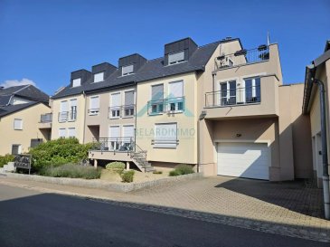 Belardimmo vous propose en exclusivité de découvrir ce superbe duplex de 130 m2 situé à Aspelt. Ce bien spacieux et idéalement orienté comprend 4 chambres lumineuses dont 3 avec du parquet massif et 3 placards encastrés réalisés par un menuisier, 1 cuisine haut de gamme entièrement équipée avec îlot ouverte sur un vaste séjour, 1 salle de douche avec toilettes, 1 salle de bain avec toilettes, 1 magnifique escalier pour accéder à l'étage ainsi qu'une belle terrasse.

Profitez d'un espace de vie confortable, idéal pour une famille, avec toutes les commodités modernes à portée de main.

Les grandes fenêtres inondent l'appartement de lumière naturelle et toutes les pièces sont équipées de moustiquaires rétractables. Vous apprécierez le confort des volets électriques et du triple vitrage, garantissant une isolation thermique et acoustique exceptionnelle.

1 cave, 2 emplacements de parking intérieur, 1 local commun pour les machines à laver, 1 local commun pour les vélos et 1 ascenseur complètent ce bien.

Toutes ces caractéristiques font de ce duplex un lieu de vie unique associant modernité et praticité. Ne manquez pas l'opportunité de vivre dans un quartier paisible tout en étant à proximité des commodités urbaines : Ecoles fondamentales, maison relais ainsi que deux crèches sont à moins de 200 mètres de la résidence. L'arrêt de bus qui dessert Luxembourg Ville, Bettembourg, Mondorf-les-Bains, Remich ou encore Perl est à moins de 10 minutes à pied. 

Possibilité d'achat du piano à queue Steinway & Sons model O-180 acheté neuf en 2021 qui est dans le salon (valeur 100 000 €, à discuter)

Pour plus d'informations veuillez contacter Monsieur David Kempf au 00 352 621 631 841 ou par mail david.kempf16@gmail.com