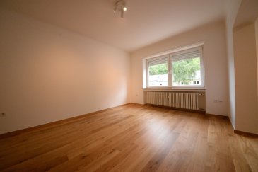 Situé au Pfaffenthal, quartier résidentiel et historique de Luxembourg-ville, non loin du Kirchberg, cet appartement non-meublé de ± 75 m² au 1er étage se compose comme suit:
 
Un hall d'entrée ± 8 m² avec débarras ± 1 m² dessert la cuisine ± 9 m² équipée et ouverte sur le séjour ± 35 m², une chambre à coucher ± 12 m² avec accès à un balcon ± 10 m² et enfin, une salle de douche ± 5 m² avec lavabo et wc.
 
Au sous-sol, une petite cave et une buanderie commune avec espace vélos complètent cette location.
 
 
Détails supplémentaires :
 
Appartement neuf, entièrement renové ;
Situation idéale: proche du Kirchberg et des commerces, écoles, crèches, transports en commun à proximité ;
Loyer: 1700 € / mois - Charges: 200 € / mois - Garantie locative: 3 mois de loyer ;
Frais d'agence: 1989 € TVA incluse.
