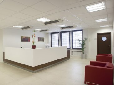 A louer dans un business center plusieurs bureaux avec service à la carte.
Les bureaux sont modulables et s'adressent aussi bien à des indépendants qu'à des sociétés internationales.
Idéalement situés.