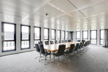 RE/MAX, spécialiste de l'immobilier au Luxembourg, vous propose des surfaces de bureau sur 2 étages dans un bâtiment au Findel.

Il s´agit d´une surface nette de 2.488,45m² à aménager selon ses envies et ses besoins.
La surface totale peut aussi être répartie entre plusieurs locataires.

·         4ième et dernier étage:  jusqu´à 2 locataires possibles (1x 379,85m² et 1x 342,75m²) avec terrasse au toit
·         3ième étage: jusqu` à 3 locataires possibles (1x 1.051,74m2, 1x 380,40m² et 1x 333,72m²)

Des places de parking dans les garages souterrains sont aussi disponibles à la location.

Le bâtiment dispose également d´un restaurant ouvert au public ainsi qu´une crèche public.

Très proche d´une forêt (2 minutes à pied) vous pouvez passer vos pauses avec des promenades ou soit vous pouvez vous assouplir dans un espace vert derrière le bâtiment, équipés avec des banquettes en bois.

Comme il s´agit d´un bâtiment bancaire, des mesures de sécurité appropriées sont bien sûr en place.

Plusieurs informations sur demande.

Contactez sans attendre Philippe VOGT :
 +352 691 19 05 77 
philippe.vogt@remax.lu
Ref agence :5096247