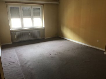 Tempocasa Strassen vous propose ce bel appartement situé dans une petite copropriété en plein coeur de Esch.
Il se compose d'une cuisine indépendante avec accès balcon, deux chambre à coucher, une salle de bain, un grand living .
L'appartement dispose d'une cave privative.
Pour plus d'informations contactez nous
Ref agence :158