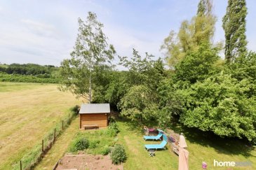 SOUS COMPROMIS <br><br>***AVANT-PREMIERE - Disponibilité Juillet 2020***<br>Contact direct : 621 29 79 59<br><br>Maison individuelle dans un environnement magnifique.<br><br>Découvrez en avant-première cette maison très agréable libre des 4 côtés construite en 1989 sur un terrain de 8,32 ares par le constructeur CLK. <br><br>Avec une surface habitable de +- 160m2 (+- 250m2 au total), elle reflète le style convivial des années 80. Outre ses 3 chambres, une spacieuse cuisine indépendante qui donne sur la terrasse et le  beau jardin, elle dispose de 2 sdb, d\'un grand séjour double et d\'un sous-sol complet de +- 92m2 qui héberge notamment une pièce multi-fonctionnelle de +- 20m2. <br><br>Des travaux extensifs ont eu lieu les dernières années au niveau de l\'extérieur et de l\'isolation; un rafraichissement éventuel de certaines pièces est à prévoir pour la remettre au goût du jour.<br><br>A relever que la maison ne sera pas libre avant juillet 2020!<br><br>Pour plus d\'informations et de détails, prière de contacter directement le 621 29 79 59 ou d\'envoyer un courriel à l\'adresse: ceilert@homeseek.lu.<br />Ref agence :4921012