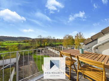 A SAISIR !  
Ce penthouse (duplex) au 3ème et 4ème étage avec ascenseur est sitié dans une résidence bien entretenue. Il est en excellent état offrant une surface habitable de ± 98 m², parfaitement agencée et lumineuse. Disponible immédiatement, il bénéficie d'un cadre de vie agréable, avec deux balcons, une terrasse sans vis-à-vis, ainsi qu'une vue dégagée et panoramique orientée plein ouest.  

Le bien se présente comme suit :  

Rez-de-chaussée :  
- Cave de ± 5 m²  
- Garage fermé de ± 15 m² (box individuel)  

3ème étage :  
- Hall d'entrée de ± 6 m²  
- Séjour de ± 34 m² (lumineux, accès vers 2 balcons et terrasse)  
- Cuisine de ± 11 m² (équipée)  
- Chambre de ± 9 m²  
- Salle de bain de ± 6 m² (baignoire, douche séparée, vasque)  
- WC séparé  
- Terrasse de ± 6 m² (vue plein Ouest, sans vis-à-vis)  
- Balcon de ± 2 m²  
- Balcon de ± 2 m²  

4ème étage :  
- Chambre de ± 31 m²  
- Grande pièce mansardée avec placard intégré  

Finitions :  
- Carrelage  
- Parquet flottant  
- Fenêtres : Châssis PVC double vitrage  
- Volets manuels  

Équipements :  
- Ascenseur  
- Chauffage au gaz par radiateurs  

Cuisine aménagée / équipée :  
- Congélateur  
- Cuisinière à induction  
- Four  
- Frigo  
- Hotte aspirante  
- Lave-vaisselle  
- Plan de travail  

Vue :  
- Vue dégagée et panoramique plein ouest  

Services à proximité :  
- Bus  
- Centre commercial : Cactus, Leclerc, Grand Frais, Lidl, Aldi  
- Centre sportif  
- Connexions autoroutières A7  
- Crèche & école  
- École internationale de Mersch  
- Gare de Mersch à 250 m  
- Parc de Mersch (13 hectares) à 300 m  
- Pharmacie  
- Pistes cyclables à 100 m  
- Restaurants  

Agent : Jimmy de Brabant - Tél. : +352 661 167 494 - E-mail : jimmy@vanmaurits.lu