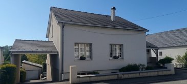 Maison de charme à Vendre – Boulay-Moselle
Surplombant la ville, au 13 de la rue du 19 août 1951 à Boulay Moselle, cette maison individuelle de construction traditionnelle, est un véritable écrin de douceur et de charme. Elle est érigée sur un superbe terrain de 15 ares 70 ca ; un paradis pour les amoureux de la nature et du bien être.  
Laissez-vous séduire par un intérieur chaleureux, offrant en un seul niveau de plain-pied : un salon et séjour empreints de convivialité, une première chambre, une grande et belle cuisine aménagée et équipée, avec vue imprenable sur la nature et sa piscine privée, une salle de bains et un WC. 
À l’étage, trois chambres pleines de caractère, un dressing spacieux, une salle d’eau avec un second WC, vous accueillent.
Rez-de-jardin arrière avec accès direct à la terrasse très agréablement installée sous un cerisier, sous-sol pour le stockage sous la partie avant.
Avec son isolation extérieure de 14 cm, son chauffage par pompe chaleur air/air réversible, ses fenêtres en PVC double vitrage et une isolation des combles soignée, cette demeure allie confort et élégance en toute saison.
Extérieur et Aménagements
Plongez dans un cadre enchanteur de son jardin clos et arboré, soigneusement entretenu, qui invite à la détente et à l’évasion. Une magnifique piscine chauffée de 5m x 10m, bordée d’une grande terrasse orientée plein sud, offre un cadre parfait pour des moments inoubliables en famille, ou des instants de quiétude sous le soleil. 
Une petite terrasse, directement à l’arrière de la cuisine, sera idéale pour savourer un café matinal face à la nature. 
Un garage indépendant avec porte motorisée (pour une voiture et une moto) et deux places sous carport ajoutent une touche de praticité. 
La maison est dotée d’une cheminée avec insert pour des soirées cocooning, et d’une pompe à chaleur air/air réversible, pour un confort moderne et économe en toutes saisons.
Équipements
•	Production d’eau chaude : deux ballons (électrique et solaire) pour une touche d’écoresponsabilité
•	Ventilation VMC simple flux pour un air intérieur sain
•	Fibre optique et détecteurs de fumée pour une tranquillité d’esprit



Localisation
Idéalement située au calme, à deux pas du centre-ville, des écoles et des commerces de proximité, cette maison bénéficie également d’un accès rapide à l’autoroute A4, offrant un équilibre parfait entre sérénité rurale et commodités urbaines, le tout à 20 mn seulement du centre-ville de METZ. 
Diagnostics
Classe énergétique : D (228 kWh/m².an), émissions de CO? : B (7 kgCO?/m².an). 
Contact
Pour une visite ou plus de renseignements, contactez Gérard STOULIG – Agent commercial EI au : 06 03 40 33 55 – Mail : agenceabel@gmail.com