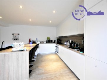 New Keys vous propose à la vente ce spacieux et charmant appartement de 2 chambres au rez-de-chaussée, se situant dans la paisible commune de Septfontaines.

Entièrement rénové fin 2018, avec emplacement extérieur privatif, le bien se présente de la manière suivante:

- Hall d'entrée avec coin rangement
- Toilettes séparés 
- Living
- Cuisine équipée et ouverte sur le living
- 2 chambres d'environs 14m2 et 17m2
- Salle d'eau avec douche à l'italienne
- Pièce de buanderie

Pour compléter ce bien:
- Emplacement de parking extérieur privatif
- Emplacement dans la buanderie commune de la copropriété
- Accès au jardin commun de la résidence

Une nouvelle chaudière va être installée en avril 2021.

Appartement disponible à partir du 1er septembre 2021.

N'hésitez pas à nous contacter au 352 691 216 830 ou par mail smarrocco@newkeys.lu pour plus d'informations.

------------------------------------------------------------

Nous recherchons en permanence pour la vente et pour la location, des appartements, maisons, terrains à bâtir pour notre clientèle déjà existante.
N'hésitez pas à nous contacter si vous avez un bien pour la vente ou la location.
Estimation gratuite.

COVID: Pour votre sécurité, nos visites sont effectuées avec des masques.
Les prix s'entendent frais d'agence inclus dans le prix et payable par le vendeur.



Ref agence : 5003517