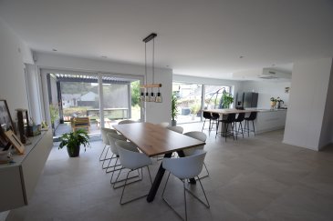 ImmoHouse vous propose cette superbe maison individuelle de CONSTRUCTION 2023 classe A-A située dans à Folschette dans la commune de Rambrouch. 

Sur un terrain de 7,26ares et une surface habitables de 245m², cette magnifique maison libre des 4 cotés offre des prestations de standing se compose de :

Au rez de chaussée :
- Un spacieux hall d'entrée
- Un superbe salon/salle à manger lumineux avec accès terrasse et jardin et vue dégagée sur l'arrière
- Une cuisine équipée ouverte sur la pièce de vie
- Un wc séparé
- Une buanderie
- Un espace chaufferie

Au 1er étage :
- Deux chambres à coucher (salle de sport/chambre/bureau/espace de travail)
- Une grande suite parentale avec dressing et salle de douche 
- Un wc séparé

Au 2ème étage :
- Trois grandes chambres à coucher
- Un espace buanderie supplémentaire ou pièce de stockage
- Une salle de douche-wc et fenêtre

A cela s'ajoutent : un garage et plusieurs emplacements extérieurs, un superbe jardin, une belle terrasse.

Magnifique maison coup de coeur à découvrir....

Infos et visites sur rdv