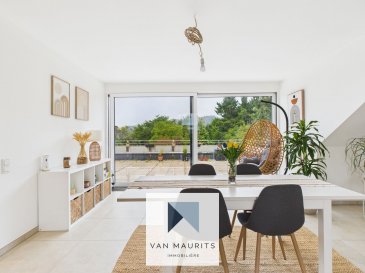 Situé à Oetrange, dans la commune de Contern, cet penthouse contemporain au deuxième étage d'un immeuble récent construit en 2023, offre une surface habitable de ± 97 m² et se trouve dans une zone résidentielle calme. Orienté sud-ouest, il bénéficie d'une belle luminosité naturelle tout au long de la journée. En très bon état et immédiatement disponible, ce bien se présente comme suit :

Au 2ème étage, une entrée de ± 3 m² dessert un séjour de ± 43 m² avec une cuisine ouverte (équipée), un couloir de ± 4 m², une chambre parentale de ± 20 m² avec un dressing de ± 7 m² et une salle de douche de ± 2 m² (avec double lavabo, douche à l'italienne et wc), une seconde chambre de ± 11 m², une salle de bain de ± 6 m² (avec lavabo et baignoire) ainsi qu'un wc séparé de ± 2 m².

Une terrasse de ± 99 m² est accessible par le séjour et la chambre parentale.

En complément, le penthouse bénéficie de deux emplacements de parking privatifs de 14 m² ainsi que d'une cave de 11 m² au sous-sol.

Détails complémentaires :

Les finitions sont de qualité avec un sol en carrelage et parquet, des murs peints avec soin, des châssis en PVC équipés de triple vitrage, des volets électriques et des Velux pour une luminosité optimale. Le confort thermique est assuré par une chaudière au gaz, une ventilation efficace et une climatisation intégrée.

Classé A-B au passeport énergétique, ce bien garantit une excellente performance énergétique.

Idéalement situé, il offre un accès rapide aux transports (bus, gare), aux connexions autoroutières, ainsi qu'à diverses commodités telles que des parcs de jeux, pistes cyclables, sentiers de randonnée et restaurants.

Pour plus de renseignements, veuillez contacter s.v.p. Nora Bendjeriou au +352 691 136 875 ou nora@vanmaurits.