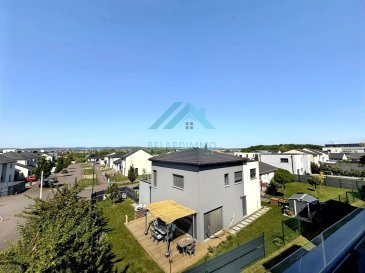 Belardimmo vous propose un très bel appartement de 91 m² habitables, situé dans une petite copropriété de 23 appartements de 2017, à 200 m de l’Aéroparc à Yutz.
Deuxième étage avec ascenseur, (exposition ouest – très lumineux).
L'appartement est composé comme suit:

- Hall d'entrée
- Salon/séjour 34m² avec accès terrasse 21m²
- Cuisine équipée ouverte
- 3 chambres confortables (10, 11 et 12 m²).
- Salle de bains avec douche à l'italienne. 
- WC séparé 
- un cellier

Autres prestations:

- Chauffage au sol et eau chaude par chaudière au gaz collective

- Stationnement : garage intérieur fermé et sécurisé avec vidéo surveillance - trois places de parking extérieures dont une équipée d’une borne de recharge individuelle pour véhicule électrique (Hager 11 KW).

- Volets roulants électriques

- Sécurité : portail électrique, visiophone, accès sécurisé au bâtiment et ascenseurs par badge Vigik (et téléphone sur programmation), vidéo surveillance des entrées, des communs et du garage.

Pour plus d'informations veuillez contacter Monsieur David Kempf au 00 352 621 631 841 ou par mail David.kempf16@gmail.com