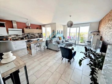 Belardimmo vous propose un très bel appartement de 91 m² habitables, situé dans une petite copropriété de 23 appartements de 2017, à 200 m de l’Aéroparc à Yutz.
Deuxième étage avec ascenseur, (exposition ouest – très lumineux).
L'appartement est composé comme suit:

- Hall d'entrée
- Salon/séjour 34m² avec accès terrasse 21m²
- Cuisine équipée ouverte
- 3 chambres confortables (10, 11 et 12 m²).
- Salle de bains avec douche à l'italienne. 
- WC séparé 
- un cellier

Autres prestations:

- Chauffage au sol et eau chaude par chaudière au gaz collective

- Stationnement : garage intérieur fermé et sécurisé avec vidéo surveillance - trois places de parking extérieures dont une équipée d’une borne de recharge individuelle pour véhicule électrique (Hager 11 KW).

- Volets roulants électriques

- Sécurité : portail électrique, visiophone, accès sécurisé au bâtiment et ascenseurs par badge Vigik (et téléphone sur programmation), vidéo surveillance des entrées, des communs et du garage.

Pour plus d'informations veuillez contacter Monsieur David Kempf au 00 352 621 631 841 ou par mail David.kempf16@gmail.com