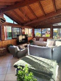 Appartement F3 en rez-de-chaussée au centre de Vagney, composé d'une entrée, d'un dégagement, d'une cuisine équipée, d'un salon/séjour,véranda, de 2 chambres, de WC séparés, d'une salle d'eau.
Chauffage par pompe à chaleur.
Garage + local technique.