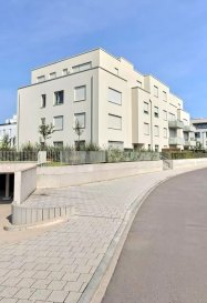 MANSO IMMO vous propose en exclusivité cet moderne et magnifique appartement de 2 chambres avec une belle terrasse idéalement situé au 3ème et dernier étage.

Dans un quartier en pleine expansion vous trouverez proche de toutes commodités une superbe occasion de vie supérieure. Cet appartement de +-78m2 avec une belle terrasse dont l'exposition solaire est idéale se trouve dans une résidence de haut standing. Offrant aux nouveaux propriétaires tout confort et sécurité. Avec ses finitions de gamme supérieure, chauffage au sol, triple vitrage vous bénéficiez d'une qualité de vie agréable garantie.

Cet appartement de classe énergétique A se compose comme suit:

- Un couloir d'entrée desservant toutes les pièces avec armoires incorporées. Les 2 chambres sont lumineuses et équipées de multiples prises. La salle de douche est spacieuse avec un simple vasque, une douche à l'italienne. On ajoute un WC séparé.

La pièce majeure et plus importante dans cet appartement est sans aucun doute le salon / salle à manger ouvert sur une cuisine équipée et surtout opérationnelle. Cette vaste pièce de vie est lumineuse grâce aux deux baies vitrées et fenêtres et donne accès une magnifique terrasse de 19m2. Idéalement pour passer de bons moments en famille ou entre amis. La cuisine est équipée avec des électroménagers de marque renommée et offre tout espace nécessaire et fonctionnel à chaque amateur de cuisine.

On y ajoute à cette offre un emplacement de parking intérieurs adaptés à toute voiture n'importe son hauteur, une vaste cave privative.

En commun on aura un ascenseur et l'espace buanderie ainsi qu'un espace poubelles très bien organisé.

Toutes les indications sont basées exclusivement sur les informations mises à notre disposition par nos clients. Nous n'assumons aucune garantie quant à l'exactitude et l'actualité de ces indications.

Les prix affichés s'entendent frais d'agence inclus de 3% + 17%TVA. Les honoraires d'agence sont à charge des vendeurs.

Pour plus d'informations, photos ou convenir d'un rendez-vous, vous pouvez nous contacter au :
+352 24 51 33 79 info@mansoimmo.lu

MANSO IMMO bietet Ihnen exklusiv diese moderne und wunderschöne 2-Zimmer-Wohnung mit einer schönen Terrasse in idealer Lage im 3. und letzten Stock.

In einem aufstrebenden Viertel finden Sie in der Nähe aller Annehmlichkeiten eine großartige Gelegenheit zum Leben im oberen Stockwerk. Diese Wohnung von +-78m2 mit einer schönen Terrasse, deren Sonneneinstrahlung ideal ist, befindet sich in einer Residenz von hohem Standard. Sie bietet den neuen Eigentümern jeglichen Komfort und Sicherheit. Mit seinen hochwertigen Oberflächen, Fußbodenheizung, Dreifachverglasung genießen Sie eine angenehme Lebensqualität garantiert.

Diese Wohnung der Energieklasse A setzt sich wie folgt zusammen:

- Ein Eingangsflur, von dem aus alle Zimmer mit Einbauschränken erreichbar sind. Die beiden Schlafzimmer sind hell und mit mehreren Steckdosen ausgestattet. Das Duschbad ist geräumig mit einem Waschbecken und einer begehbaren Dusche. Ein separates WC wird hinzugefügt.

Der größte und wichtigste Raum in dieser Wohnung ist zweifelsohne das Wohn-/Esszimmer, das sich zu einer voll ausgestatteten und vor allem funktionierenden Küche hin öffnet. Dieser große Wohnraum ist dank der beiden Erker und Fenster hell und bietet Zugang zu einer wunderschönen Terrasse von 19m2. Ideal, um schöne Momente mit der Familie oder Freunden zu verbringen. Die Küche ist mit renommierten Markengeräten ausgestattet und bietet jedem Kochliebhaber den nötigen und funktionalen Platz.

Außerdem gibt es einen großen privaten Keller und einen Innenparkplatz für jedes Auto.

Die Wohnung verfügt über einen Aufzug, eine Waschküche und einen gut organisierten Müllraum.

Alle Angaben basieren ausschließlich auf den Informationen, die uns von unseren Kunden zur Verfügung gestellt wurden. Wir übernehmen keine Gewähr für die Richtigkeit und Aktualität dieser Angaben.

Die angezeigten Preise verstehen sich inklusive Maklergebühren von 3% + 17%MwSt. Die Maklergebühren sind von den Verkäufern zu tragen.

Für weitere Informationen, Fotos oder um einen Termin zu vereinbaren, können Sie uns kontaktieren unter :
+352 24 51 33 79 info@mansoimmo.lu

MANSO IMMO exclusively offers this modern and magnificent 2-bedroom apartment with a beautiful terrace ideally located on the 3rd and top floor.

In a fast-growing neighborhood close to all amenities, you'll find a superb opportunity for superior living. This +-78m2 apartment with a beautiful terrace and ideal sun exposure is located in a high-standard residence. Offering new owners every comfort and security. With its top-of-the-range finishes, underfloor heating and triple glazing, you're guaranteed a pleasant quality of life.

This A-class apartment is composed as follows:

- An entrance hallway leading to all rooms with built-in wardrobes. The 2 bedrooms are bright and equipped with multiple sockets. The shower room is spacious, with a single basin and walk-in shower. There's also a separate toilet.

The most important room in this apartment is undoubtedly the living/dining room, which opens onto a fully-equipped kitchen. This vast living space is luminous thanks to the two bay windows and opens onto a magnificent 19m2 terrace. Ideal for spending quality time with family and friends. The kitchen is equipped with brand-name appliances and offers every cooking enthusiast all the space they need.

There's also an indoor parking space suitable for cars of all heights, and a large private cellar.

In addition, there's an elevator, a laundry room and a well-organized garbage area.

All details are based exclusively on information provided by our customers. We accept no liability for the accuracy or up-to-dateness of the information provided.

Prices shown include 3% agency fee + 17% VAT. Agency fees are payable by the seller.

For further information, photos or to arrange an appointment, please contact us on :
+352 24 51 33 79 info@mansoimmo.lu