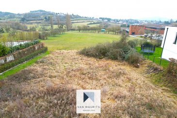 Ce magnifique terrain constructible situé à Niederanven, en Zone d'Habitation 1, d'une superficie de 6 ares, se trouve dans un emplacement privilégié et très recherché en zone résidentielle. Il offre une vue dégagée, est exposé Est et est libre de tout contrat de construction.

Terrain 1832 / 6223

Agent responsable :

Yuliana Dimitrova  
Tél : +352 661 502 719  
E-mail : yuliana@vanmaurits.lu