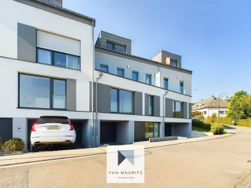 Découvrez cette maison bi-familiale à Oetrange, commune de Contern

Adresse : 4A, Trengen Knapp, Oetrange, Contern

Caractéristiques :

- Surface habitable : ± 191 m²
- Superficie totale : ± 248 m²
- Année de construction : 2023
- Type : Maison bi-familiale mitoyenne, libre des deux côtés

Plongez dans le confort moderne de cette maison bi-familiale, à Oetrange. Récemment construite en 2023, cette propriété offre une combinaison parfaite de style contemporain et de fonctionnalité, idéale pour une vie de famille épanouie.

Dès l'entrée, un hall commun spacieux de 7 m² vous accueille, donnant accès à la cage d'escalier menant au premier étage, ainsi qu'aux entrées privatives des maisons 4A et 4B. Vous trouverez également un couloir commun de 17 m², desservant deux locaux techniques (5 m² et 10 m²), deux caves de 5 m² chacune, un garage spacieux pour une voiture, ainsi qu'un ascenseur privatif.

Pénétrez dans un vaste séjour salon/salle à manger de 56 m², baigné de lumière naturelle, avec accès direct à une magnifique terrasse de 36 m² et au jardin. Un espace de 17 m² est entièrement dédié à l'installation d'une cuisine de votre choix, promettant des moments culinaires inoubliables. Un hall séparé dessert un WC indépendant et l'ascenseur.

L'espace nuit comprend deux chambres (15 m² et 18 m²), une salle de bain élégante de 7 m² (baignoire, double lavabo, WC), et un espace bureau de 16 m², facilement transformable en chambre supplémentaire, avec accès à une terrasse de ± 13 m².

Sous les combles, découvrez une suite parentale de 16 m² avec terrasse privée de 16 m², un dressing spacieux de 6 m² et une salle de bain attenante de 5 m² (baignoire, lavabo, WC).

Un jardin de 52 m² avec une terrasse de 37 m² est parfait pour vos moments de détente en plein air. Un emplacement de parking devant le garage complète cette offre exceptionnelle.

Équipements et avantages :

- Passeport énergétique A - A
- Pompe à chaleur et chaudière au gaz avec chauffage au sol
- Panneaux solaires pour la production d'eau chaude
- Fenêtres en châssis PVC avec triple vitrage et stores électriques
- Ascenseur privatif
- Ventilation mécanique contrôlée à double flux
- Vidéophone pour plus de sécurité

Pour plus d'informations ou pour organiser une visite, contactez :

Maurits van Rijckevorsel

- Téléphone : +352 621 198 891
- Email : maurits@vanmaurits.lu

Ne manquez pas cette opportunité unique d'acquérir une maison moderne et fonctionnelle, parfaitement adaptée à votre style de vie !