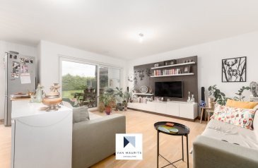 ***SOUS COMPROMIS***SOUS COMPROMIS***SOUS COMPROMIS***
Cet appartement moderne de 2014 se situe dans le quartier de Belair (20, rue des Foyers), au calme en arrière du bâtiment, au rez-de-chaussée et bénéficie d'une vue dégagée sur la verdure. Il dispose d'une surface habitable de ± 94 m² et d'une terrasse couverte de ± 5 m² sans vis-à-vis. Il se compose comme suit :

un hall d'entrée de ± 5 m² avec un dressing sur mesure, un salon/salle à manger de ± 37 m² avec une cuisine ouverte de ± 6 m², équipée et aménagée communiquant avec la terrasse de ± 5 m², deux chambres de ± 12 et 13 m² dont une avec sa salle de bain privative de ± 6 m², (baignoire, lavabo, wc), une salle de douche de ± 4 m², (douche, lavabo, wc) et un débarras.

L'offre comprend également une cave et un emplacement de parking situé au sous-sol.

Généralités :

· Résidence de 2014 ;
. Passeport energetique *A-B* ;
· Nouvelle façade de 2024 ;
· Calme et pas de vis-à-vis ;
. Charges : 355 euros ;
· Chauffage au sol ;
· Fibre optique ;
· Situation centrale, tram à 5 min., centre de la ville accessible à pied ;
· Triple vitrage, châssis PVC, volets électriques ;
· Vidéophone, porte sécurisée ;
· Terrasse couverte avec vue dégagée sur la verdure ;
· Sol en parquet ;
· Ventilation VMC.

Agent responsable : Katia Gravière au 661 33 29 82 ou katia@vanmaurits.lu