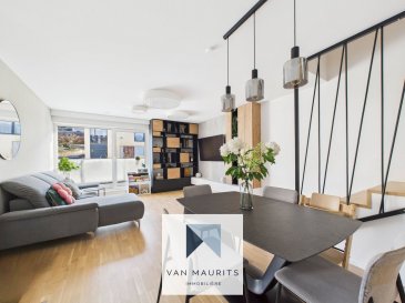 Situé à Lintgen (36, route Principale), au dernier étage d'une petite résidence, ce duplex moderne, datant de 2021, bénéficie d'une surface habitable de ± 123 m² et de la classe énergétique AAA. Il est en parfait état et immédiatement disponible.

L'appartement se présente comme suit :

Au 3ème étage, le hall d'entrée de ± 6 m² (avec armoire encastrée) s'ouvre sur un espace ouvert composé d'un séjour/salle à manger/cuisine de ± 43 m² avec un accès une la terrasse de ± 24 m², et sur un cellier de ± 3 m². Sur ce niveau se trouvent également une chambre de ± 15 m² (avec coin bureau et dressing encastré), une salle de douche de ± 5 m² (avec lavabo, douche et wc), et un wc séparé.

Au 4ème étage, accessible par un escalier en chêne, un palier de nuit mène à deux chambres de ± 13 et de 21m², chacune avec un dressing sur mesure. Une salle de bain de ± 9 m² (avec double vasque, baignoire, douche et wc), une salle de douche de ± 5 m² (avec lavabo, douche et wc) et un grenier complètent ce niveau.

Le sous-sol comprend une cave privative de ± 12 m², ainsi qu'un double garage, un local commun à vélo et une buanderie commune. Un emplacement de parking privé, devant la résidence fait partie de l'offre.

Plan et visite virtuelle sur demande.

Détails complémentaires :

- Construction récente, CPE AAA ;
- Dernier étage ;
- Triple vitrage en PVC/aluminium avec volets éléctriques ;
- Chauffage au gaz, au sol ;
- Meubles sur mesure ;
- Ventilation VMC ;
- Parquet massif ;
- Cuisine Leicht;
- Belles balades à proximité ;
- Centre-ville et Kirchberg à 10 min. par autoroute ;
- Train et bus à 5 min. ;
- Pistes cyclables ;
- 3 salles de douche/bain;
- 3 emplacements;
- Ecoles et crèches à Lintgen et Mersch;
- Commerces à proximité.

Agent responsable : Katia Gravière au 661 33 29 82 ou katia@vanmaurits.lu