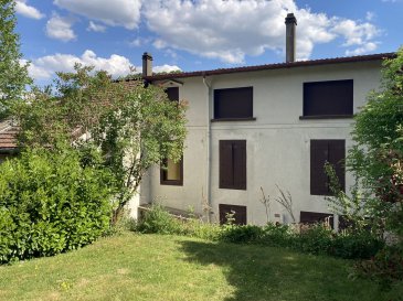 Maison indépendante - 175m ². PANETTA IMMOBILIER vous propose cette maison individuelle de 175m2 habitables sur 756m² de terrain avec une surface supplémentaire de 170m² aménageables, idéal grande maison familiale ou investisseur pour création appartements:

-rez-de-chaussée: entrée, dégagement, 1 salon, 2 chambres, 1 salle d'eau et 1 w-c

-rez-de-jardin (étage): salon ouvert sur salle à manger, cuisine avec accès terrasse et jardin, 3 chambres, 1 salle d'eau, 1 w-c, 1 cuisine d'été et 1 grande pièce aménageable

-combles aménageables de 140m²

-2 garages (100m²) pour 6 voitures

-Très beau terrain sur l'arrière

-Chaudière gaz de 2005, toiture en fibrociment en bon état (aucune obligation de la changer !), électricité à revoir, fenêtres simple vitrage, tout à l'égout.

Pour infos et visites, Rocco PANETTA au 06 88 56 77 94 (laisser message si répondeur)

Les informations sur les risques auxquels ce bien est exposé sont disponibles sur le site Géorisques : www.georisques.gouv.fr