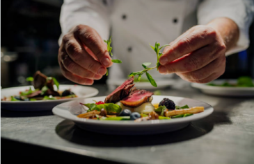 Procomm vous propose un fonds de commerce de bar-restauration-traiteur d\'une surface totale de 562m².

Le bien est situé à proximiter du Luxembourg, un emplacement de qualité.

Caractéristique du fonds de commerce :

- Aucun travaux à prévoir et cuisine full équipement et vaste 
- Capacité 50 couverts en salle et 40 en terrasse 
- Un local commercial, remises, WC et caves ainsi qu\'une extension comprenant une entrée, un local commercial, un local, une petite cuisine et un WC.
- Comprend également un appartement de 100 m² et actuellement loué au personnel.

Conditions de vente :

- Taxe foncière : charge preneur
- Dépôt de garantie : nombre de mois de loyer HT : 1 mois
- Caution personnelle
- Règlement du loyer par therme : mensuel
- Activité permises au bail : Bar, Restaurant, Traiteur
- Loyer principal annuel HT : 12 600 €
- Prix de vente (frais d\'agences inclus) : 320 000 €

Contact : E.GURER 06.28.42.65.84
