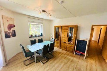 En exclusivité, ACTIVE INVEST vous propose à la vente ce bel appartement dans une résidence située au coeur de Dudelange, proche de toutes commodités avec un accès facile aux grandes axes routières et aux transports publics (gare Dudelange-Ville & arrêt de bus). 

L'appartement se répand sur toute l'étage avec ses +/-92 m2, en vous offrant ; 
- un grand living avec salle à manger & accès au balcon 
- une cuisine équipée et indépendante 
- trois chambres à coucher de taille confortable 
- un grand WC séparé 
- une salle de douche avec un emplacement pour machine à laver
 - un petit débarras avec hall d'entrée séparé 

L'appartement dispose d'un parking privé extérieur, d'une cave privée et d'une buanderie et local vélo commune. 
La résidence, datant de 1999, est positionnée en retrait de la rue, garantissant ainsi un environnement calme. L'appartement est vendu sous le régime du bail emphytéotique au Fonds de Logement. 

Pour toutes questions ou demandes d'informations, n'hésitez pas à nous contacter, nous serons toujours à votre service. Nous sommes, en permanence, à la recherche de nouveaux biens à vendre (terrains, maisons, appartements). 
Schwätze Lëtzebuergesch: All Informatiounen kennt dir gären och op Lëtzebuergesch kréien! Spreche Deutsch: Alle Informationen können Sie gerne auch auf Deutsch bekommen! Speak English: We can provide you all the Information in English!