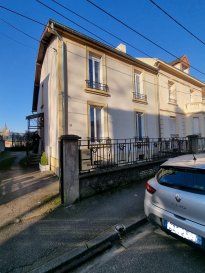 Appartement à louer Montigny-lès-Metz. 15 rue Marc Seguin à MONTIGNY LES METZ.
Appartement situé dans une maison de 2 lots, composé d'une entrée, 2 pièces de 13 m² et 12 m², une cuisine de 12,8 m² et une salle de bains de 4 m².
Le bien est complété par deux places de parking privatives et une cave.
Loyer: 540 €
Charges: 40 €
Dépôt de garantie: 540 €
IMMO DM - Julie DAL MOLIN:  06.60.05.16.40

Honoraires de 492 € TTC  à la charge du locataire comprenant  134 € TTC  pour l'état des lieux. Loyer de base 540 €/mois. Provision sur charges 40 €/mois, régularisation annuelle. Dépôt de garantie 540 €. Classe énergie E, Classe climat E Montant estimé des dépenses annuelles d'énergie pour un usage standard : entre 1220.00 € et 1700.00 € sur les années 2021, 2022 et 2023 (abonnements compris). Les informations sur les risques auxquels ce bien est exposé sont disponibles sur le site Géorisques : georisques.gouv.fr.