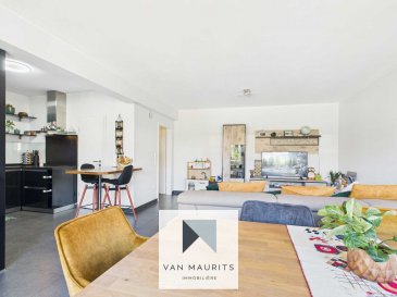 Situé au 1er étage d'une résidence construite en 2010, cet appartement de ± 80 m² en excellent état offre un cadre de vie agréable et fonctionnel dans le village de Grevenmacher. Disponible immédiatement, il séduira aussi bien une petite famille qu'un couple à la recherche d'un logement confortable. L'appartement se présente comme suit :

Le hall d'entrée de ± 7 m² avec vestiaire dessert un séjour lumineux de ± 29 m², prolongé par une terrasse de ± 6 m² orientée à l'est, la cuisine de ± 8 m² (équipée), attenante au séjour ainsi qu'une réserve de ± 2 m². La partie nuit se compose d'un couloir de ± 4 m² menant à deux chambres de ± 10 et 13 m² et une salle de bain de ± 5 m² (avec lavabo, baignoire et douche). 

Au sous-sol, l'appartement dispose d'une cave privative de ± 5 m², d'une buanderie commune ainsi que d'un emplacement de parking intérieur de ± 15 m².

Détails complémentaires :
- Les finitions sont soignées : sols en parquet et carrelage, murs habillés de fibre et peinture, châssis PVC avec double vitrage et volets électriques. 
- Le bien est équipé d'un système de chauffage au mazout par radiateurs, d'une ventilation, d'un ascenseur, d'un interphone et de spots encastrés.
- L'appartement bénéficie d'un passeport énergétique C-D.

Idéalement situé, il profite d'un environnement résidentiel agréable avec un accès immédiat aux services : bus, gare, commerces, écoles, centre sportif, restaurants, parc de jeux, pistes cyclables et connexions autoroutières.