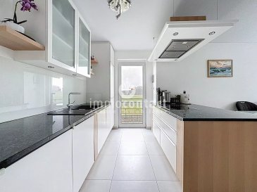 L'agence immobilière Immo-Contact vous propose ce magnifique appartement de standing, de construction récente de 2015, avec beaucoup de luminosité, de +/− 93m² situé à Mamer.

Idéalement situé, dans une ville dynamique, cet appartement avec 2 chambres, balcon et parkings se trouve dans une rue calme et à quelques pas de plusieurs lignes de bus, de très bons restaurants et de médecins.

Vous trouverez également des crèches, des écoles comme la fameuse école Européenne, de l'école Kinneksbond et de l'école fondamentale de Mamer qui sont à moins de 5 minutes avec des structures sportives pouvant offrir des activités pour petits et grands.

L'appartement, au 1er étage avec ascenseur, se compose comme suit :

- Hall d'entrée avec placards encastrés sur mesure
- Salon avec espace salle à manger et accès sur balcon vue panoramique exposée Ouest
- Cuisine équipée moderne et ouverte avec ilot central 
- Débarras
- 2 chambres à coucher dont une avec dressing 
- Salle de bain avec double vasques, baignoire et WC
- WC séparé

Une cave et deux emplacements intérieurs viennent compléter ce bien.

Cette résidence moderne répond aux normes énergétiques les plus récentes et offre des aménagements de pointe pour un confort de vie optimal.

A savoir : Disponibilité immédiate

Visites possibles en semaine et le samedi.

Pour toutes informations contactez-moi au +352 621 391 355.

Estimation de votre bien (sous 48h), contactez-nous au +352 26 311 992 ou sur info@immocontact.lu.

 ---------- 
The Immo-Contact real estate agency is offering this magnificent luxury apartment, recently built in 2015, with lots of natural light, +/− 93m² located in Mamer.

Ideally located in a dynamic town, this apartment with 2 bedrooms, balcony, and parking spaces is on a quiet street and just a few steps from several bus lines, excellent restaurants, and doctors.

You will also find nurseries, schools such as the famous European School, the Kinneksbond School and the Mamer Primary School, which are less than 5 minutes away, with sports facilities offering activities for young and old alike.

The apartment, on the 1st floor with elevator, is composed as follows:

- Entrance hall with built-in custom cupboards
- Living room with dining area and access to a west-facing balcony with panoramic views
- Modern, open-plan kitchen with central island 
- Storage room
- 2 bedrooms, one with a dressing room 
- Bathroom with double sinks, bathtub, and toilet
- Separate toilet

A cellar and two indoor parking spaces complete this property.

This modern residence meets the latest energy standards and offers state-of-the-art amenities for optimal living comfort.

Please note: Available immediately.

Viewings possible on weekdays and Saturdays.

For further information, please contact me on +352 621 391 355.

For a valuation of your property (within 48 hours), please contact us on +352 26 311 992 or at info@immocontact.lu.