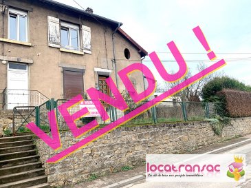 ROSSELANGE - Appartement duplex F4 de 85.56m² habitables. Pour ce bien, il est trop tard mais si vous aussi vous avez un projet immobilier, que vous soyez vendeur ou acheteur, n\'hésitez pas à directement nous contacter ! <br/>Dans petite copropriété de 2 logements, entrée indépendante pour cet appartement en duplex de type F4 d\'une surface habitable de 85.56m² (70.65 m² LOI CARREZ). Composé d\'une entrée avec escaliers menant à l\'étage à la salle à manger, cuisine indépendante. Un dégagement conduit aux 2 chambres ainsi qu\'à la salle d\'eau et aux toilettes séparés. Sous les combles vous trouverez une pièce de 25m² (au sol) pouvant être un salon, une chambre supplémentaire. L\'appartement est vendu avec ses 2 caves et son jardin clos  et privatif de 472m² . <br/>Copropriété de 4 lots (Pas de procédure en cours).