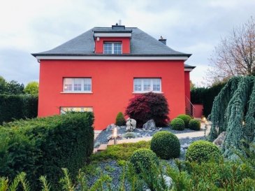 Très belles prestations, coup de cœur assuré.

Maison se compose:

Rez-de-chaussée: 

- Grand hall d'entrée
- Cuisine équipée 
- Salle à manger 
- Living 
- Wc séparé
- 2 grandes chambres à coucher 
- Bureau
- Grande salle de bains 

- Sublime véranda donnant sur jardin

Grenier aménageable, possible de faire plusieurs chambres à coucher plus salle de douche 

Sous-sol:
- Bar pour passer des soirées entre amis
- Cuisine équipée
- Salle de douche 
- Pièce Atelier 
- Buanderie 
- Cave 

Beau terrain de 900 m² arboré, 2 terrasses et 2 maisons de jardin dont une avec feux ouvert

- Garage pour 3 voitures et 3 emplacements extérieur . 

Nous vous invitons à nous rendre visite ou contacter l'un de nos commerciaux pour plus d'informations.

M. Moura Jemp 
+352621216646

M. Marc Risch 
+352621210333

Les surfaces et superficies sont indicatives

Rejoignez-nous sur Facebook : Newjomar Belval