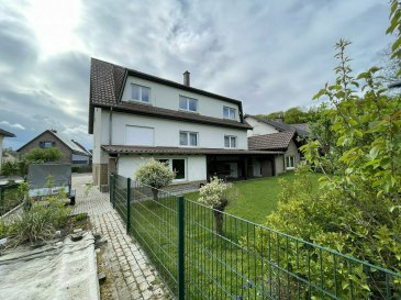 A VISITER !!!

Cette spacieuse maison offre de nombreuses possibilités d'aménagement. Elle convient parfaitement à une grande famille, à une cohabitation multigénérationnelle ou encore à l'installation d'un petit commerce. 

Le sous-sol impressionne par ses volumes : 

il comprend un grand garage pouvant accueillir deux voitures, un second garage attenant à la maison pour deux à trois véhicules avec WC, ainsi qu'un troisième garage à l'arrière, idéal pour les motos ou comme espace de rangement. 

On y trouve également une pièce de passage menant directement à la terrasse, où se situe le système de chauffage, ainsi que trois pièces supplémentaires offrant un potentiel d'aménagement en espace de vie. 

Au premier étage, la vie quotidienne s'organise autour d'une cuisine conviviale, d'un salon lumineux, de deux chambres à coucher, d'une salle de bain équipée d'une baignoire et d'une douche, ainsi que d'une salle d'eau séparée pour les invités. 

Le deuxième étage propose une disposition identique. Actuellement quatre chambres à coucher, il reste la possibilité d'installer une seconde cuisine - une solution idéale pour créer un espace de vie indépendant ou pour accueillir plusieurs générations sous le même toit. 

Les combles offrent encore plus d'espace : une très grande pièce, parfaite pour faire sécher le linge ou pour une salle de loisirs, ainsi qu'un espace plus petit, parfaitement adapté à l'aménagement d'un coin fitness ou bureau. 

Nichée dans un environnement calme et verdoyant, la propriété séduit par son atmosphère paisible. 
Elle fera le bonheur des amoureux de la nature et des animaux. 
La région environnante est particulièrement propice aux activités de plein air, grâce à de nombreux sentiers de randonnée et pistes cyclables. 
Les écoles fondamentales et secondaires sont accessibles dans les villages voisins, à moins de 5 km. Quant aux commerces, ils se trouvent à proximité immédiate, notamment à Echternach, Echternacherbrück et Irrel. 

Pour tout renseignement complémentaire ou information veuillez nous contacter par email info@immonordstrooss.lu ou par Tél: 691 850 805.

Proposition de crédit/financement à taux compétitif auprès des banques Luxembourgeoise incluse dans nos services gratuits.