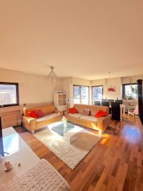 Immo Nordstrooss vous propose un appartement charmant de +/- 92m2 à vendre à Ettelbruck construit en 1991 sis à 500m de la Gare. 

Dans une résidence calme et bien entretenue cet appartement se situe au 4ème et dernier étage avec ascenseur. 
Il dispose d'un grand hall d'entrée, de 2 vastes chambres à coucher, d'une cuisine équipée séparée, d'un lumineux living donnant vers grand balcon, salle de bain et toilettes indépendantes. 
Cet appartement est en excellent état et ne nécessite pas de travaux, la copropriété non plus. 

Une cave et un garage complètent le tout. 

Pour plus de renseignements ou une visite (visites également possibles le samedi sur rdv), veuillez contacter le 691 850 805. 

Proposition de crédit/financement à taux compétitif d'une banque luxembourgeoise incluse dans nos services gratuit.