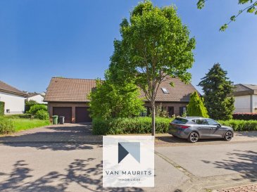 Située à Oberanven, dans la commune de Niederanven, dans une rue sans issue, cette maison uni familiale offre une surface de vie de ± 208 m² pour une surface totale de ± 280 m², généreus, répartie sur deux niveaux ainsi qu'un agréable jardin de ± 300 m². Elle bénéficie d'une situation recherchée, à proximité immédiate de toutes commodités de l'école Am Sand et des principaux axes de communication.

Le rez-de-chaussée s'ouvre sur un hall d'entrée de ± 5 m² desservant un vaste séjour de ± 41 m² avec poêle à bois / pellets. La cuisine indépendante équipée de ± 16 m² , et d'un garage de ± 32 m² , ce niveau comprend également un couloir de ± 9 m², un palier de ± 11 m², une chambre de ± 10 m², une salle de douche de ± 4 m², un WC séparé ainsi qu'un débarras / buanderie de ± 8 m².

Le sous-sol se compose d'une cave de ± 24 m², d'une cave de ± 10 m² et d'une chaufferie de ± 7 m².

Au premier étage, le palier de ± 9 m² distribue 5 chambres de ± 9 m², ± 16 m², ± 13 m², ± 32 m² et ± 13 m² et une salle de bain rose de ± 8 m² équipée d'un double lavabo, d'une baignoire et d'un WC vient parfaire ce niveau nuit.

Travaux de rafraichissements à prévoir.

Le terrain fait 7ares 86centiares et est divisé en deux parcelles.

Sols et revêtements :
* Dalle en béton
* Revêtements en laminé
* Tapis
* Carrelage
* Lambris

Fenêtres :
* Châssis en bois (1985)
* Double vitrage

Équipements et caractéristiques :
* Poêle à pellets (2025)
* Chaudière au gaz
* Chauffage par radiateurs (2023/2024)
* Vide sanitaire
* Fibre optique
* Toiture en tuiles

Extérieurs et environnement :
Le bien dispose d'un jardin privatif de ± 300 m², offrant un espace extérieur agréable.

La maison bénéficie d'une situation idéale à proximité de l'aéroport, de l'autoroute, des bus, écoles, crèche, commerces, restaurants, pharmacie, parc de jeux, piscine ainsi que de clubs sportifs.

Contact
Maurits van Rijckevorsel
+352 621 198 891
maurits@vanmaurits.lu