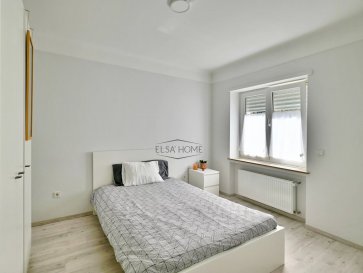 <br /><br />Colocation à Esch-sur-Alzette : chauffage, électricité, eau et Wi-Fi compris !<br><br>Optez pour une chambre meublée à louer située au deuxième étage dans une maison spacieuse sur deux niveaux, offrant un cadre de vie idéal. La chambre privative, lumineuse et bien agencée, est dotée d\'un lit double confortable, d\'une table de chevet et d\'une penderie.<br><br>En tant que colocataire, vous aurez accès sans frais supplémentaires à des espaces communs partagés, favorisant ainsi la convivialité avec vos cinq autres colocataires. D\'ailleurs, le nettoyage des parties communes est assuré une fois par semaine par une société spécialisée, garantissant un cadre de vie agréable et soigné.<br><br>L\'immeuble se compose de :<br><br>- Sous-sol : Buanderie, idéale pour laver votre linge.<br><br>- Rez-de-chaussée : <br>  - Cuisine entièrement équipée <br>  - Séjour/Salle à manger <br>  - WC séparé pour plus de confort.<br>  <br>- Premier étage :<br>  - Trois chambres occupées.<br>  - Salle de bain contemporaine avec douche à l\'italienne, double lavabo et WC.<br><br>- Deuxième étage :<br>  - Trois autres chambres occupées.<br>  - Salle de bain similaire au premier étage, équipée pour le bien-être de tous.<br><br>Localisation privilégiée : Située à proximité immédiate de tous les commerces nécessaires à votre quotidien, ainsi que des transports en commun. Vous serez à seulement cinq minutes à pied de Belval Plaza, un quartier animé offrant de nombreuses options de divertissement et de loisirs. Cette localisation stratégique facilite vos déplacements et simplifie votre vie quotidienne.<br><br>Inclus dans la location :Électricité, chauffage, eau, Wi-Fi, et entretien régulier des parties communes. <br> <br>Non inclus : Assurance locative, à la charge de chaque locataire.<br><br>En résumé, cette colocation à Esch-sur-Alzette représente une formidable opportunité pour les stagiaires ou travailleurs récemment arrivés à Luxembourg. Profitez d\'un cadre de vie chaleureux, pratique et convivial, où chaque jour se transforme en un agréable moment de partage.<br><br>Le petit plus : la terrasse avec barbecue, parfaite pour se retrouver et passer des soirées mémorables au coeur de l\'été !<br><br>----------------------------------------------------<br><br>Shared flat in Esch-sur-Alzette: heating, electricity, water and Wi-Fi included!<br><br>Choose a furnished room to rent on the second floor of a spacious two-storey house, offering an ideal living environment. The bright, well-appointed private bedroom has a comfortable double bed, bedside table and wardrobe.<br><br>As a housemate, you\'ll have access to shared communal areas at no extra cost, so you\'ll be able to socialise with your five other housemates. What\'s more, the communal areas are cleaned once a week by a specialist company, guaranteeing a pleasant and tidy living environment.<br><br>The building comprises :<br><br>- Basement: Laundry room, ideal for washing your clothes.<br><br>- Ground floor: <br>  - Fully equipped kitchen <br>  - Living/dining room <br>  - Separate WC for added convenience.<br>  <br>- First floor:<br>  - Three occupied bedrooms.<br>  - Contemporary bathroom with walk-in shower, double washbasin and WC.<br><br>- Second floor:<br>  - Three further bedrooms.<br>  - Bathroom similar to the first floor, equipped for the well-being of all.<br><br>Privileged location: Situated in the immediate vicinity of all the shops you need for your daily life, as well as public transport. You\'ll be just a five-minute walk from Belval Plaza, a lively district offering a wide range of entertainment and leisure options. This strategic location makes it easy to get around and simplifies your daily life.<br><br>Included in the rental price: Electricity, heating, water, Wi-Fi and regular maintenance of communal areas. <br> <br>Not included: Tenancy insurance, payable by each tenant.<br><br>In short, this shared flat in Esch-sur-Alzette represents a fantastic opportunity for trainees or workers who have recently arrived in Luxembourg. Enjoy a warm, practical and friendly environment, where every day becomes a pleasant moment of sharing.<br><br>The little extra: the terrace with barbecue, perfect for getting together and spending memorable evenings in the height of summer!