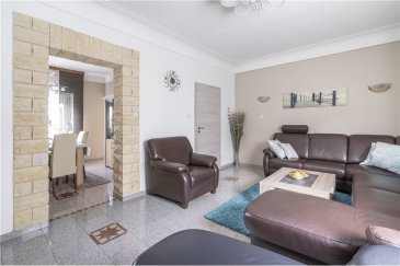 Veuillez contacter Mathieu Bossennec pour de plus amples informations :
- T : +352 661 521 730
- E : mathieu.bossennec@remax.lu

REMAX, Spécialiste de l’immobilier dans la commune de Rodange, vous propose cette très belle maison rénovée de 155 m² habitables, avec 5 chambres, garage, terrasse et jardin sur 3,28 ares.

Très bien située, dans un quartier résidentiel calme, vous trouverez toutes les commodités, à quelques mètres à pied. (Bus, Gare, Magasin, Médecin, écoles, pharmacies, mais également des parcs, terrain de foot et autres...)

Elle se compose comme suit : 

Au rez-de-chaussée : 

- Un grand hall d’entrée accueillant 
- Un salon spacieux de 20 m²
- Une grande salle à manger de 12 m²
- Une cuisine séparée avec accès à la terrasse et au jardin. 
- Un WC sépare

Le jardin dispose d'une belle vue, bien dégagée, il est également parfaitement plat.

La terrasse, elle, fait environ 10 m² et est surélevé du jardin. 

Au 1er étage : 

Trois belles chambres : 

- Une chambre de 10 m²
- Une deuxième chambre de 12 m²
- Une troisième chambre de 18 m²
- Une salle de douche spacieuse et lumineuse d’environ 9 m² avec des grandes fenêtres

Au 2? étage : 

Un espace  nous accueille. (possibilité également d’ajouter une cuisine si possible)

- Un espace détente de 15 m²
- 2 chambres
- Une salle de douche avec WC

Le terrain est de 3,28 ares.

Il y a également une grande cave.

Le garage ne convient que pour une petite voiture et il est difficile d’accès.

La toiture, la façade avant, ainsi que l'électricité ont été rénovées récemment.

Les meubles peuvent rester, si besoin.

Frais d’agence RE/MAX : 3 % du prix de vente + TVA à charge de la partie venderesse