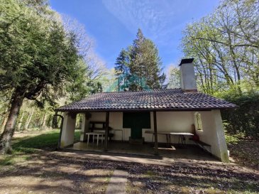 Belardimmo vous propose ce charmant chalet de 50 m² situé au cœur de la nature à Hettange-Grande, sur un terrain de 36 ares 24ca quasi totalement clôturé. Niché dans un écrin de verdure, ce bien rare offre un cadre paisible propice à la détente, idéal pour les amoureux de la forêt et du grand air.

Le chalet se compose d'une grande pièce à vivre conviviale agrémentée d'une cheminée authentique, parfaite pour de chaleureux moments lors des soirées plus fraîches. Sa terrasse couverte permet de profiter de l’extérieur en toute saison et d’apprécier la vue sur les arbres majestueux environnants.

Vous serez séduit par l’intimité qu’offre cette propriété, sans vis-à-vis et entourée de végétation. C’est une opportunité idéale pour s’évader du quotidien, passer des week-ends bucoliques ou organiser des retrouvailles en famille autour du feu de bois.

pour toutes informations veuillez contacter l'agence BELARDIMMO par téléphone au +352 26543148 ou par email : contact@belardimmo.lu

 ---------- 
Belardimmo bietet Ihnen dieses charmante Chalet von 50 m² im Herzen der Natur in Hettange-Grande, auf einem nahezu vollständig eingezäunten Grundstück von 36 Ares 24ca. Eingebettet in eine grüne Oase, bietet diese seltene Immobilie eine ruhige Umgebung, die zur Entspannung einlädt, ideal für Waldliebhaber und Frischluftfans.

Das Chalet besteht aus einem großen, wohnlichen Raum mit autentischem Kamin, perfekt für gemütliche Abende bei kühlerem Wetter. Seine überdachte Terrasse ermöglicht es, das Außenleben das ganze Jahr über zu genießen und den Blick auf die umliegenden majestätischen Bäume zu bewundern.

Sie werden die Privatsphäre Schätzen, die diese Immobilie bietet, ohne Blickkontakt und umgeben von Vegetation. Dies ist eine ideale Gelegenheit, dem Alltag zu entfliehen, bucolische Wochenenden zu verbringen oder Familienzusammenkünfte am Holzfeuer zu organisieren.

Für weitere Informationen kontaktieren Sie bitte die Agentur BELARDIMMO telefonisch unter +352 26543148 oder per E-Mail: contact@belardimmo.lu

 ---------- 
Belardimmo offers you this charming 50 m² cabin located in the heart of nature in Hettange-Grande, on a nearly fully fenced plot of 36 ares 24ca. Nestled in a greenery setting, this rare property offers a peaceful environment conducive to relaxation, ideal for forest and outdoor lovers.

The cabin consists of a large convivial living room enhanced with an authentic fireplace, perfect for warm moments during cooler evenings. Its covered terrace allows you to enjoy the outdoors year-round and appreciate the view of the surrounding majestic trees.

You will be seduced by the privacy this property offers, without overlooking and surrounded by vegetation. It is an ideal opportunity to escape daily life, spend bucolic weekends, or organize family gatherings around the wood fire.

For all information, please contact the BELARDIMMO agency by phone at +352 26543148 or email: contact@belardimmo.lu

 ---------- 
Belardimmo bitt Iech dëst charmant Chalet vu 50 m² am Kär vun der Natur zu Hettange-Grande un, op engem Terrain vu 36 Ares 24ca bal komplett agezäunt. An engem gréngen Ëmfeld agebett, bitt dëse rare Besëtz eng roueg Atmosphär, ideal fir Leeder déi Déieren a frësch Loft gär hunn.

D'Chalet besteet aus enger grouss Gemengewunnszëmmer mat engem authentesche Kamäin, perfekt fir gemittlech Momenter während a kalen Owend. Seng iwwerdachte Terrasse erlaabt et fir d'Fräizäit a jidderes Saison ze genéissen an d'Aussicht op d'biischtend Beem ronderëm ze schätzen.

Dir wäert vun der Privatsphär dës Eegentum begeeschtert sinn, ouni Direktvis-à-vis a mat Vill Vegetatioun ronderëm. Et ass eng ideal Geleeënheet fir dem Alldag ze entkommen, bucalesch Wochenenden ze verbréngen oder Famillenzesummenkommes ronderëm den Holzfeier ze organiséieren.

Fir all Informatiounen kontaktéiert w.e.g. d'Agencë BELARDIMMO telefonisch ënner +352 26543148 oder per E-Mail: contact@belardimmo.lu