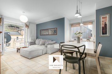 Situé au dernier étage dune résidence de 2006 (au 51, rue de Neudorf), orienté au sud, à quelques pas du centre historique de la ville et à 5 min. en voiture de Kirchberg, ce charmant duplex dispose d'une surface totale de ± 126 m² dont ± 100 m² habitables. 

Il se compose comme suit :

Au 2ème étage : une entrée avec une armoire encastrée de ± 12 m²; d'un séjour de ± 23 m² avec un balcon orienté sud ; une cuisine équipée de ± 12 m² (séparée du salon par une porte coulissante) et une salle de douche de ± 5 m² (vasque, douche, wc, fenêtre) avec coin buanderie. 

Au 3ème étage avec la hauteur sous plafond de 3 m 15 : deux chambres de ± 25 et 21 m² au sol et une salle de bain de ± 12 m² au sol (double vasque, douche, baignoire, wc, bidet, fenêtre) ; un bureau de ± 6 m² au sol.

Au RDC se trouve une cave privative de ± 5 m² et un local vélo commun.

Détails complémentaires :

- Dernier étage ;
- Orientation sud ;
- Ascenseur ;
- Etat parfait, pas de travaux à effectuer ;
- Chauffage au gaz, CPE *F-F* ;
- Situation centrale ;
- Kirchberg à 5 min. en voiture ou 15 min. à pied par un chemin pédestre ;
- Centre historique à 10 min. à pied ;
- Pas de garage ; 
- Nombreux services - commerces, pharmacies, écoles et crèches à proximité.

Agent responsable : Katia Gravière au 661 33 29 82 ou katia@vanmaurits.lu