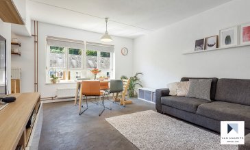 PAS D'ASCENSEUR

Situé à Luxembourg-Eich, au troisième et dernier étage d'une résidence de 8 unités, ce bel appartement traversant présente une surface habitable de ± 74 m². Idéalement situé à proximité du centre-ville et du Limpertsberg, il se compose comme suit :

Un hall d'entrée ± 7 m² desservant un lumineux séjour ± 24 m² avec cuisine ± 8 m² équipée et aménagée (frigo, four, plaque vitro-céramique, lave-vaisselle), deux chambres à coucher de ± 11 et 13 m², la plus grande avec armoires encastrées et salle de douche en suite ± 3 m² (douche, lavabo et wc, stuck vénitien aux murs) et enfin, une salle de bain ± 8 m² (baignoire, vasque et wc, et faisant office de buanderie incluant un lave-linge, un sèche-linge et sèche-serviettes).

La location inclut également une cave privative ± 5 m², un local vélo et un local poubelle communs, le tout au sous-sol.

Il est possible de louer un garage au prix de 100 €/mois.

Détails complémentaires :

Disponibilité: ;

Bon état général, stuck vénitien, béton ciré ;

Double vitrage ;

Pas d'ascenseur ;

Situation centrale et toutes commodités à proximité: bus, commerces, restaurants, écoles, lycées, crèches, parc, bureau de poste, ... ;

Loyer : 1750 €/mois - Charges : 270 €/mois (eau, gaz, entretien et électricité des communs)

Caution (garantie bancaire ou virement) : 2 mois de loyer ;

Disponible au 1er avril 2025;

Electricité : souscription auprès du fournisseur par le locataire (actuellement ± 35 €/mois) ;

Frais d'agence: 1/2 mois de loyer + tva 17 %.