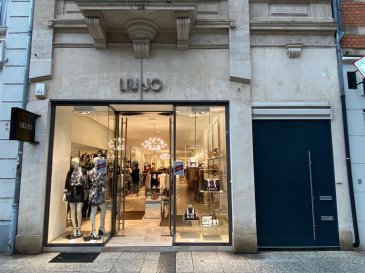 *** NOUVEAUTE ***

HT Immobilier vous propose en exclusivité ce magnifique local commercial situé au coeur de la rue de l'Alzette.
Des locataires occupent actuellement les lieux.

Loyer environ 5000 euros par mois, rendement 8%

Informations disponibles au 24 55 92 78 ou par mail : info@htimmo.lu