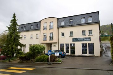 Appartement-Duplex à 3 chambres à coucher et d'une surface utile de 107m2 à vendre.

Actuellement loué, l'appartement-duplex se compose comme suit:

1er étage : Hall d'entrée avec WC séparé, séjour avec cuisine ouverte donnant sur balcon, une chambre à coucher, une salle de douche,

2e étage : 2 chambres à coucher et une salle de bains,

Sous-sol : un garage fermé pour une voiture et une cave privative

L'appartement présente des fissures importantes dans sa structure ! 

 ---------- 
Duplex-Wohnung mit 3 Schlafzimmern und einer Nutzfläche von 107m2 zu verkaufen.

Derzeit vermietet, setzt sich die Duplex-Wohnung wie folgt zusammen:

1. Stock: Eingangshalle mit separatem WC, Wohnzimmer mit offener Küche und Zugang zum Balkon, ein Schlafzimmer, ein Duschbad,

2. Stock: 2 Schlafzimmer und ein Badezimmer,

Untergeschoss: eine geschlossene Garage für ein Auto und ein privater Keller.

Die Wohnung weist erhebliche Risse in der Bausubstanz auf! 

 ---------- 
3-bedroom duplex apartment with 107m2 floor space for sale.

Currently rented, the duplex apartment is composed as follows:

1st floor: Entrance hall with separate toilet, living room with open kitchen opening onto balcony, one bedroom, one shower room,

2nd floor: 2 bedrooms and a bathroom,

Basement: closed garage for one car and private cellar

The apartment has significant structural cracks!