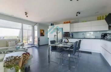 Belardimmo vous propose en exclusivité de découvrir ce superbe duplex de 115 m2 situé à Frisange, dans une résidence de 2018 encore sous garantie décennale, ce bien spacieux et idéalement orienté.

Le duplex est au 2eme et 3eme étage et est composé comme suit:

1er niveau:

- hall d'entrée
- 2 chambres dont une avec accès à la 1er terrasse
- Suite parentale avec salle de douche/WC et dressing
- Une salle de bain 
- Un WC séparé

Au 2eme niveau:

- Dégagement avec accès privatif ascenseur
- WC séparé
- Placard intégré
- Grand espace de vie ouvert avec accès 2eme terrasse de 20m²
- Cuisine équipée ouverte



Profitez d'un espace de vie confortable, idéal pour une famille, avec toutes les commodités modernes à portée de main.

Les grandes fenêtres inondent l'appartement de lumière naturelle et toutes les pièces sont équipées de moustiquaires rétractables. Vous apprécierez le confort des volets électriques et du triple vitrage, garantissant une isolation thermique et acoustique exceptionnelle.

1 emplacement de parking extérieur, un garage pour 2 voitures, 1 local commun pour les machines à laver, 1 local commun pour les vélos et 1 ascenseur qui va dans l'appartement avec un accès privé.

Toutes ces caractéristiques font de ce duplex un lieu de vie unique associant modernité et praticité, tout en étant à proximité des commodités urbaines : Ecoles fondamentales, maison relais ainsi que deux crèches sont à moins de 200 mètres de la résidence. L'arrêt de bus qui dessert Luxembourg Ville, Bettembourg, Mondorf-les-Bains, Remich ou encore Perl est à moins de 10 minutes à pied. 

Pour plus d'informations veuillez contacter Monsieur David Kempf au 00 352 621 631 841 ou par mail david.kempf16@gmail.com