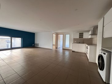 Appartement  3 pièce(s) Thionville centre. Appartement 3 pièces de 81 m2 situé en 2ème étage, avec ascenseur comprenant : une grande pièce séjour avec cuisine équipée,  deux chambres, une salle de bain avec douche et wc séparé.
Chauffage électrique.

Les informations sur les risques auxquels ce bien est exposé sont disponibles sur le site Géorisques : www.georisques.gouv.fr » 

Contact agence : 03.82.53.44.32
Copropriété de 4 lots - dont 4 lots habitation.
Charges annuelles : 65.00 euros.