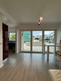 !!!!! A NE PAS RATTER !!!!!

Idéalement situé à Strassen, cet appartement bénéficie du calme avec une vue dégagée par sa situation à l'arrière de l'immeuble.

Il est doté d'une immense terrasse qui prolonge le séjour. La situation géographique offre un accès facile aux transports en commun, aux commerces locaux, aux écoles et aux espaces verts.
La proximité des autoroutes permet également de rejoindre rapidement le centre-ville de Luxembourg ainsi que les zones d'activités économiques avoisinantes.
Situé dans une résidence moderne au 1er étage avec ascenseur.

Aucuns travaux à prévoir !!!!

Caractéristiques principales :
- Surface habitable d'environ 46,38m²
- Salon / Salle à manger spacieux qui ouvre sur une terrasse ensoleillée avec vue dégagée d'environ 25,25m²
- Cuisine ouverte et équipée
- Chambre séparée d'environ 13.90 m²
- Salle de bain avec douche et WC d'environ 4m²
- 1 local au grenier pour le rangement
- Buanderie commune pour plus de commodité
- Chauffage individuel au gaz pour un confort optimal tout au long de l'année.
- Un emplacement de parking souterrain dans l'immeuble est inclus.

Pour plus de renseignements ou une visite (visites également possibles le samedi sur rdv), veuillez contacter le 691 850 805.

Proposition de crédit/financement à taux compétitif d'une banque luxembourgeoise incluse dans nos services gratuit.