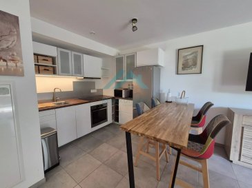 BELARDIMMO vous propose de découvrir cet appartement chaleureux de 39,4 m² situé à Hettange-Grande. 
Composé de trois pièces et d'une grande terrasse couverte, il offre un cadre de vie agréable et fonctionnel. 

La propriété est magnifiquement meublée, idéale pour ceux qui recherchent une solution clé en main. 

Profitez de l'accès à un jardin privatif en copropriété, d'une sécurité vidéo, d'un visiophone et d'un ascenseur facilitant l'accès pour les personnes à mobilité réduite. 

Cet appartement est proche des commodités locales tout en offrant une tranquillité grâce à son environnement verdoyant. 

C'est une opportunité à ne pas manquer pour ceux qui souhaitent investir dans un logement moderne et sécurisé.

Pour plus d'informations veuillez vous adresser à Monsieur Belardi au +352 621367853 ou per email : contact@belardimmo.lu

 ---------- 
BELARDIMMO bietet Ihnen die Möglichkeit, diese gemütliche Wohnung von 39,4 m² in Hettange-Grande zu entdecken.
Sie besteht aus drei Zimmern und einer großen überdachten Terrasse und bietet ein angenehmes und funktionales Wohnumfeld.

Die Immobilie ist wunderschön möbliert und ideal für diejenigen, die nach einer schlüsselfertigen Lösung suchen.

Genießen Sie den Zugang zu einem privaten Garten im Miteigentum, Videosicherheit, ein Videotelefon und einen Aufzug, der den Zugang für Personen mit eingeschränkter Mobilität erleichtert.

Diese Wohnung befindet sich in der Nähe der lokalen Annehmlichkeiten und bietet gleichzeitig Ruhe dank ihrer grünen Umgebung.

Dies ist eine Gelegenheit, die Sie sich nicht entgehen lassen sollten, wenn Sie in eine moderne und sichere Wohnung investieren möchten.

Für weitere Informationen wenden Sie sich bitte an Herrn Belardi unter +352 621367853 oder per E-Mail: contact@belardimmo.lu

 ---------- 
BELARDIMMO invites you to discover this welcoming 39.4 m² apartment in Hettange-Grande.
Comprising three rooms and a large covered terrace, it offers a pleasant, functional living environment.

The property is beautifully furnished, ideal for those looking for a turnkey solution.

Enjoy access to a private condominium garden, video security, a videophone and an elevator to facilitate access for people with reduced mobility.

This apartment is close to local amenities yet offers peace and quiet thanks to its verdant surroundings.

This is an opportunity not to be missed for those wishing to invest in modern, secure accommodation.

For further information, please contact Mr Belardi on +352 621367853 or by email: contact@belardimmo.lu