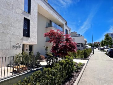 Studio moderne à vendre – 35,47 m² – Luxembourg-Cessange

Immo Losch vous propose ce studio lumineux et moderne de 35,47 m², idéalement situé dans le quartier résidentiel prisé de Cessange, à Luxembourg-ville. Parfait pour un investisseur, un jeune actif ou une personne seule, ce bien combine confort, accessibilité et prestations contemporaines.

Caractéristiques principales :

- Surface habitable : 35,47 m²
- Hall d’entrée
- Salon avec cuisine ouverte
- Balcon accessible depuis le salon
- Petit coin chambre
- Salle de douche
- Buanderie commune

Possibilité d’acquérir un emplacement intérieur pour 35â€¯000 €.

Un cadre de vie agréable à Cessange :

Situé au sud-ouest de Luxembourg-ville, Cessange est un quartier en plein développement, apprécié pour son environnement verdoyant et sa tranquillité. Il offre un accès facile aux grands axes autoroutiers via la Croix de Cessange, ainsi qu'à de nombreuses lignes de bus et pistes cyclables, facilitant les déplacements vers le centre-ville et les quartiers environnants . 

Le quartier dispose de plusieurs espaces verts, dont le parc de Cessange, offrant des aires de jeux, des sentiers de promenade et des zones de pique-nique, idéales pour les activités en plein air . 

Cessange attire une population jeune et dynamique, grâce à sa proximité avec le quartier animé de Gasperich et ses nombreux projets immobiliers récents .
 
Contactez-nous dès maintenant pour plus d'informations ou pour organiser une visite :
Téléphone : +352 26 53 26 11
Email : info@immolosch.lu

 ---------- 
Modernes Studio zum Verkauf - 35,47 m² - Luxembourg-Cessange

Immo Losch bietet Ihnen dieses helle und moderne Studio mit einer Fläche von 35,47 m² in idealer Lage im beliebten Wohnviertel Cessange in Luxemburg-Stadt. Perfekt für einen Investor, einen jungen Berufstätigen oder eine Einzelperson, verbindet diese Immobilie Komfort, Zugänglichkeit und zeitgemäße Leistungen.

Wichtigste Merkmale :

- Wohnfläche: 35,47 m².
- Eingangshalle
- Wohnzimmer mit offener Küche
- Balkon, der vom Wohnzimmer aus zugänglich ist.
- Kleiner Schlafbereich
- Duschraum
- Gemeinsame Waschküche

Es besteht die Möglichkeit, einen Innenstellplatz für 35.000 € zu erwerben.

Eine angenehme Lebensumgebung in Cessange :

Cessange liegt im Südwesten von Luxemburg-Stadt und ist ein sich schnell entwickelnder Stadtteil, der wegen seiner grünen Umgebung und seiner Ruhe geschätzt wird. Es bietet einen einfachen Zugang zu den großen Autobahnachsen über das Croix de Cessange sowie zu zahlreichen Buslinien und Fahrradwegen, die die Fahrt ins Stadtzentrum und in die umliegenden Viertel erleichtern.

Das Viertel verfügt über mehrere Grünflächen, darunter der Parc de Cessange, der Spielplätze, Spazierwege und Picknickbereiche bietet, die sich ideal für Aktivitäten im Freien eignen .

Cessange zieht eine junge und dynamische Bevölkerung an, dank seiner Nähe zum lebhaften Stadtteil Gasperich und seiner vielen neuen Immobilienprojekte .
 
Kontaktieren Sie uns jetzt für weitere Informationen oder um einen Besichtigungstermin zu vereinbaren :
Telefon: +352 26 53 26 11
Email: info@immolosch.lu

 ---------- 
Modern studio for sale - 35.47 m² - Luxembourg-Cessange

Immo Losch offers you this bright, modern 35.47 m² studio apartment, ideally located in the sought-after residential area of Cessange, Luxembourg-city. Perfect for an investor, young professional or single person, this property combines comfort, accessibility and contemporary features.

Key features:

- Living area: 35.47 m²
- Entrance hall
- Living room with open kitchen
- Balcony accessible from living room
- Small bedroom area
- Shower room
- Shared laundry room

Possibility of purchasing an indoor pitch for €35,000.

A pleasant living environment in Cessange:

Located to the southwest of Luxembourg City, Cessange is a fast-growing district, appreciated for its green surroundings and peacefulness. It offers easy access to major motorways via the Croix de Cessange, as well as to numerous bus routes and bicycle paths, making it easy to get to the city center and surrounding neighborhoods.

The neighborhood boasts a number of green spaces, including Parc de Cessange, offering playgrounds, walking trails and picnic areas, ideal for outdoor activities.

Cessange attracts a young and dynamic population, thanks to its proximity to the lively Gasperich district and its many recent real estate projects.
 
Contact us now for more information or to arrange a visit:
Phone: +352 26 53 26 11
Email : info@immolosch.lu
