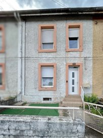 LONGWY (France 54)

Ville frontière Esch-sur-Alzette

Belle maison deux à trois chambres à coucher à saisir.

Possibilité d'une création d'une nouvelle chambre supplémentaire sous toiture.

Disponible immédiatement, la maison est idéale pour une petite famille,

Dès l'entrée, le hall distribue le rez-de-chaussée de la bâtisse. 
Une grande cuisine équipée séparée du salon, donne accès à l'annexe à l'arrière de la maison pouvant se transformer en un jardin d'hiver après transformation, et la terrasse jardin.

Le salon se projette sur l'avant de l'habitation.

L'étage supérieur est dédié au repos avec ses deux belles chambres à coucher et sa salle de douche complète.

Le deuxième et dernier étage, sous toiture, représente un bel espace de rangement.

Le sous-sol de la maison est employé pour une cave.

Pour toutes questions ou demandes d'informations, n'hésitez pas à nous contacter, nous serons toujours à votre service.

Agence ELSA'HOME à votre écoute pour la concrétisation de vos projets en toute confiance.

-----------------------------------------------------------------

LONGWY (France 54)

Border town of Esch-sur-Alzette

Beautiful two- to three-bedroom house on the market.

Possibility of creating an additional bedroom under the roof.

Available immediately, the house is ideal for a small family.

Upon entering, the hall leads to the ground floor of the building.

A large, fully equipped kitchen, separate from the living room, provides access to the annex at the rear of the house, which could be converted into a winter garden after renovation, and the garden terrace.

The living room opens onto the front of the house.

The upper floor is dedicated to relaxation with its two beautiful bedrooms and a full shower room.

The second and top floor, under the roof, provides a beautiful storage space.

The basement of the house is used as a cellar.

For any questions or information requests, please do not hesitate to contact us; we are always at your service.

ELSA'HOME Agency is here to help you bring your projects to fruition with complete confidence.