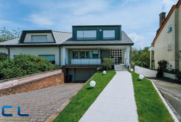 BERELDANGE, commune de Walferdange, une localité ou il fait bon de vivre. <br>Nous vous proposons une belle  maison dans un quartier résidentiel et dans une rue sans issue.<br>Bâtie sur un terrain de 7.93 ares cette belle maison de 300m2 au total dont 200 m2 habitables a été rénovée en 2017.<br>- Rdch.: 100 m2,  grand hall d\'entrée, salle de douche, wc séparé, une chambre à coucher, bureau, cuisine équipée et balcon.<br>- Etage: 100m2 , agencé en un appartement - 3 chambres, salle de douche, cuisine équipée. <br><br>Sous-sols: bureau ou salle de sports, salle de douche, cave, garage de 46 m2, accès au grand jardin, terrasse, abris de jardin etc. <br><br>Cette maison à la particularité de pouvoir être habité en bi-familiale mais peut aussi convenir pour professions libérales - bureau - crèche  - ou autres.<br>En plus de son garage intérieur elle dispose également d\'un garage latéral ainsi que du stationnement privé pour 7-8 véhicules . <br><br>Situation tranquille, propice aux balades à pied ou en vélo, à  8 km de Luxembourg -ville, Bereldange est bien desservi par le bus et est facilement accessible depuis la capital.<br><br>Disponibilité a convenir.<br>Les frais d\'agence sont inclus dans le prix de vente et à charge du vendeur. <br><br>
