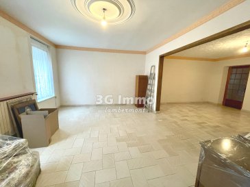 3 G IMMO LAMBERMONT VOUS PROPOSE EN EXCLUSIVITE, A HAUCOURT-MOULAINE (VILLAGE), UNE MAISON A RENOVER AVEC UN POTENTIEL D'AGRANDISSEMENT, SUR UNE PARCELLE DE TERRAIN CONSTRUCTIBLE AVEC UN ACCES SEPARE :

au centre du village, circulation très modérée, maison de 130 m² habitables avec combles aménageables, 3 chambres et bureau. 

L'entrée se fait par un couloir, grand séjour de 42 m², cuisine 12 m², salle de bain 6m², buanderie et toilettes séparées. 

A l'étage : dégagement et 3 chambres : 16 m², 12 m², 11 m² avec une pièce en enfilade de 8 m² (idéale pour un dressing).

Les combles sont aménageables, 56 m² au sol.

Enfin, deux caves. 

A l'arrière : terrasse 