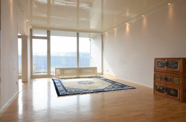 A la très prestigieuse Place de l'Europe, rue Jean Engling, ce superbe appartement de ± 113m², au 12ème étage et avant dernier étage saura vous charmer. L’appartement, traversant, bénéficie d’une vue dégagée sur la verdure environnante et sur la ville de Luxembourg. Au rez-de-chaussée de l’immeuble, une grande galerie commerciale avec coiffeur, épicerie et accès à la piscine comprise dans le loyer.

L’appartement se compose comme suit:

La porte blindée s’ouvre sur le hall d’entrée (dressing et coffre-fort) qui dessert un spacieux séjour de ± 35m² avec parquet au sol et grande baie vitrée. Une cuisine indépendante super équipée (deux frigidaires, congélateur, lave-vaisselle, four, micro-ondes, …) et un coin salle à manger de ± 17m². Une grande terrasse semi couverte de ± 16m² orientée sud-ouest . Depuis le séjour, vous pourrez accédez à 3 chambres de ± 13, 14, et 17m² disposant de placards encastrés, à une de bain (baignoire, double vasque, wc, sèche-linge et lave-linge) et à une salle de douche avec wc et lavabo.

Au sous-sol, une cave de ± 15m² et à l’extérieur, une place de parking (n°36) et un box fermé (n°167) complète l’offre.

L’appartement sera rafraichi (prises électriques et papier peint) avant entrée dans les lieux.

Généralités:

Sèche-linge et lave-linge fournis dans l’appartement;
Piscine accessible avec badge comprise dans le loyer;
Double vitrage, châssis PVC;
Vidéophone;
Marquises électriques;
Ascenseur;
Porte blindée en 5 points;
Arrêt de bus 4 et 32 vers centre-ville et Leudelange;

Loyer: 2.500€
Charges: 350€ (Hors électricité et internet);
Garantie bancaire de 3 mois;
Disponibilité immédiate;
Frais d'agence: 1 mois de loyer + TVA 17%

Agent responsable: Pierre-Yves Béchet;
Tél: +352 621 654 086;
Email: Pierre-Yves@vanmaurits.lu
